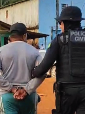 A Polícia Civil do Amazonas (PC-AM), por meio da 63ª Delegacia Interativa de Polícia (DIP) de Pauini (a 923 quilômetros de Manaus), em ação integrada com a Polícia Militar do Amazonas (PMAM), deflagrou, na quarta-feira (26), a Operação Silêncio Quebrado, que resultou na prisão preventiva de um homem, de 53 anos, por estupro de vulnerável contra suas próprias filhas. Os crimes aconteceram em diversas ocasiões na comunidade São Sebastião, zona rural do município.