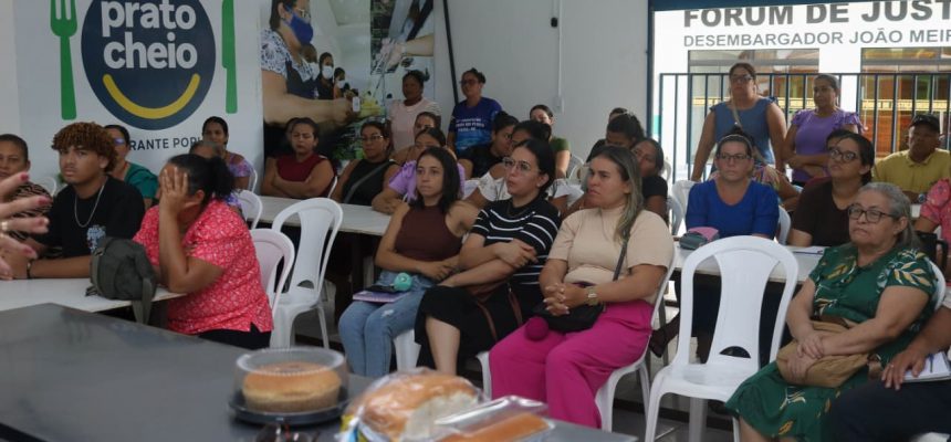O restaurante popular do programa Prato Cheio de Pauini realizou, na quarta-feira (24), um curso de pães caseiros e integrais para o público que frequenta a unidade. A turma era composta por 20 participantes, homens e mulheres que aprenderam técnicas simples e acessíveis de panificação.